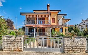 Haus Ana